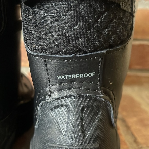 Columbia Bugaboot Black Insulated Waterproof Snow Boots - Picture 4 of 8